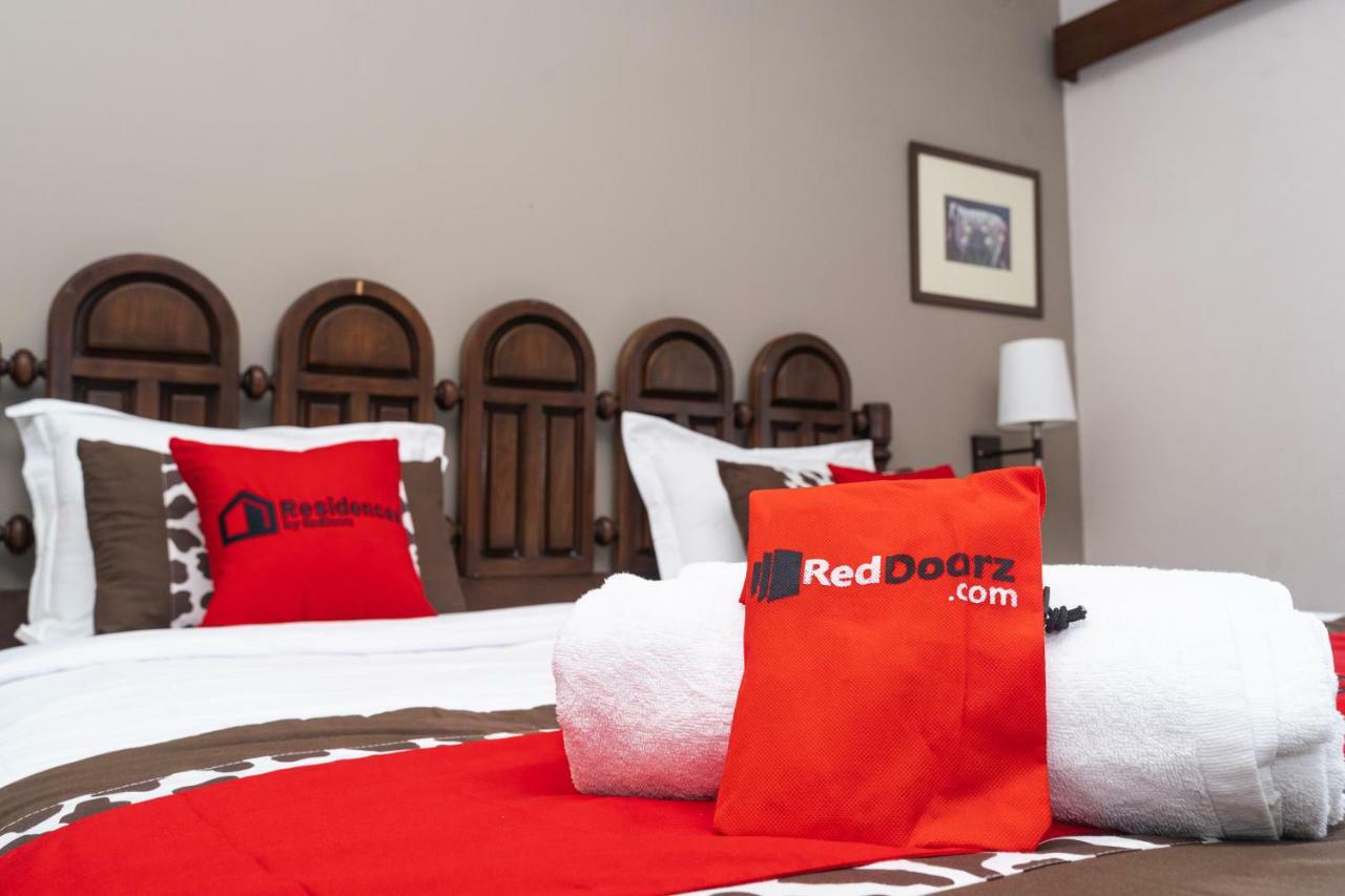 Hotel Reddoorz Premium @ Lido Sukabumi Bogor Esterno foto